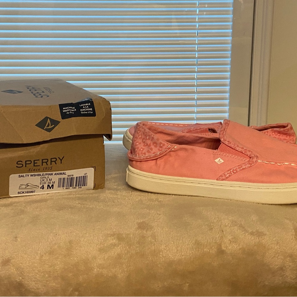 Sperry size 4